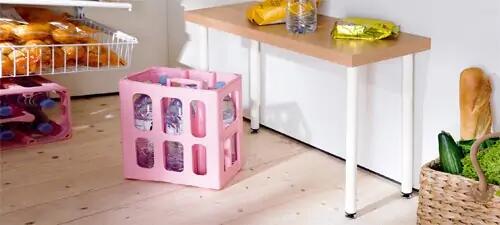 Möbelfuß mit Regulierschraube höhenverstellbar.